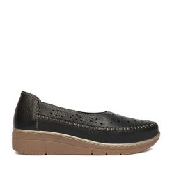 Półbuty Go Soft. Czarne półbuty damskie GO SOFT, bez wzorów, bez obcasa, na płaskiej podeszwie, bez zapięcia. Za 199.99 zł.