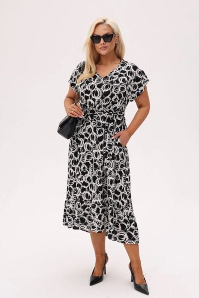 Asymetryczna sukienka Kiara MIDI z wiązaniem i falbanką - Black Ink PLUS SIZE XXL OVERSIZE. Czarne sukienki damskie Moda Size Plus Iwanek, na co dzień, l, bez wzorów, z materiału, eleganckie, z asymetrycznym kołnierzem, plus size, bez ramiączek, midi, asymetryczne. W wyprzedaży za 263.90 zł.