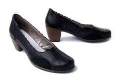 RIEKER 40952-00 black, czółenka damskie. Czarne czółenka damskie Rieker, bez wzorów, bez obcasa, na obcasie, bez zapięcia. Za 319.90 zł.