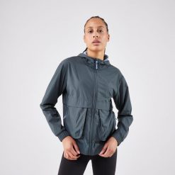 Kurtka do biegania wiatrówka damska Kiprun Run 500 Wind. Zielone kurtki sportowe damskie KIPRUN, l, bez wzorów, z elastanu, bez ramiączek, bez kaptura, do biegania. Za 149.99 zł.