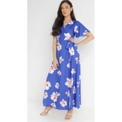 Ciemnoniebieska Sukienka Diokharei. Niebieskie sukienki damskie Born2be, m, bez wzorów, z wiskozy, bez kołnierzyka, bez ramiączek, maxi, kopertowe. Za 29.99 zł.
