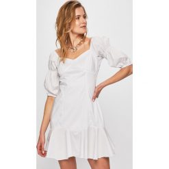 Glamorous - Sukienka. Białe sukienki damskie Glamorous, na co dzień, l, bez wzorów, z bawełny, casualowe, bez kołnierzyka, bez ramiączek, mini, proste. W wyprzedaży za 139.90 zł.