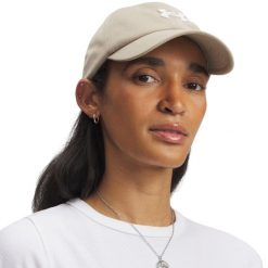 Czapka z daszkiem damska Under Armour Blitzing Adj OSFM. Białe czapki damskie Under Armour, bez wzorów, sportowe. Za 79.00 zł.