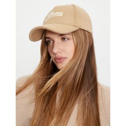 Czapka z daszkiem Guess. Brązowe czapki damskie Guess, z aplikacjami. Za 129.99 zł.
