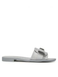 Guess Klapki FLJELYLEL19 Srebrny. Szare klapki damskie Guess, z aplikacjami, ze skóry, bez obcasa, bez zapięcia. Za 259.99 zł.