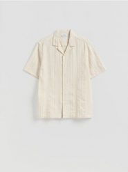 Strukturalna koszula comfort - złamana biel. Koszule męskie Reserved, l, bez wzorów, z bawełny, bez kołnierzyka, bez ramiączek. Za 139.99 zł.