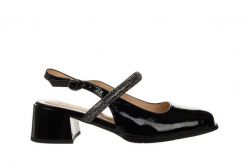 Sandały Loretta Vitale C3805 Black 514280, Czarny, Skóra lakierowana - 41. Czarne sandały damskie Loretta Vitale, bez wzorów, z lakierowanej skóry, bez obcasa, na obcasie, bez zapięcia. W wyprzedaży za 251.10 zł.