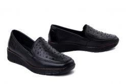 RIEKER 53752-00 black, półbuty damskie. Czarne półbuty damskie Rieker, bez wzorów, bez obcasa, na koturnie, bez zapięcia. Za 339.90 zł.