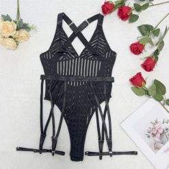 Body z dużym dekoltem na wieczorne wyjścia Arbana. Czarne body Intica, bez wzorów, z tkaniny. Za 119.00 zł.