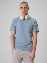 4F T-shirt regular z nadrukiem męski - granatowy L. Niebieskie t-shirty męskie 4F, l, bez wzorów, z bawełny, bez kołnierzyka, bez ramiączek. Za 79.99 zł.