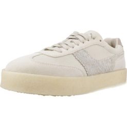 Buty CLARKS TOR 80 Beżowy. Brązowe obuwie trekkingowe damskie Clarks, ze skóry, bez zapięcia. Za 534.99 zł.
