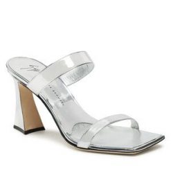 Klapki GIUSEPPE ZANOTTI. Szare klapki damskie Giuseppe Zanotti, bez wzorów, bez obcasa, bez zapięcia. Za 1,419.00 zł.
