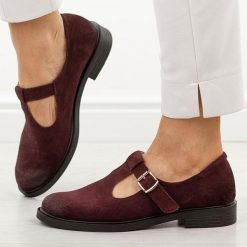 Bordowe welur skórzane Polskie półbuty damskie Deoni D658. Czerwone półbuty damskie Deoni, na jesień, bez wzorów, z jeansu, biznesowe, z okrągłym noskiem, bez obcasa, na płaskiej podeszwie, bez zapięcia. Za 429.00 zł.