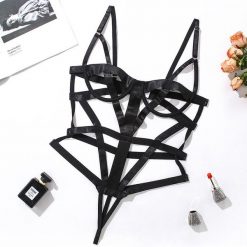 Body z elastycznym materiałem i szerokimi pasami na wieczorne wyjścia Calida. Czarne body Intica, bez wzorów. Za 129.00 zł.