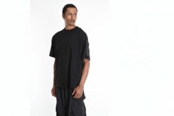 La Haine Inside Us T-shirt | 3Z M1206 | Mężczyzna | Czarny. Czarne t-shirty męskie La Haine Inside Us, l, bez wzorów, z bawełny, bez kołnierzyka, bez ramiączek. W wyprzedaży za 279.00 zł.