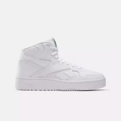 Buty sportowe Reebok ATR Chill MID (100201339). Białe obuwie sportowe damskie Reebok, bez wzorów, z syntetyku, bez zapięcia, trekkingowe. Za 309.00 zł.