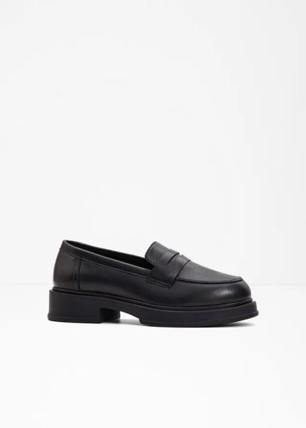 Skórzane loafersy. Czarne czółenka damskie bonprix, bez wzorów, ze skóry, bez obcasa, bez zapięcia. Za 209.99 zł.