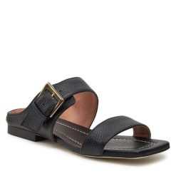 Klapki Pollini. Czarne klapki damskie Pollini, bez wzorów, bez obcasa, bez zapięcia. Za 1,799.00 zł.