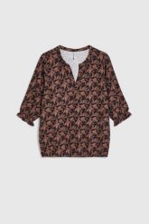Sweter z krótkimi rękawami brązowy. Brązowe swetry nierozpinane damskie MOODO, bez wzorów, z elastanu, bez kołnierzyka, bez ramiączek. Za 79.99 zł.