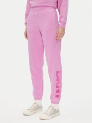 DKNY Sport Spodnie dresowe DP5P3585 Różowy Regular Fit. Czerwone spodnie dresowe damskie DKNY Sport, bez wzorów, z dresówki, sportowe. Za 179.99 zł.