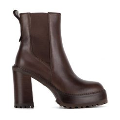 Botki GINO ROSSI. Brązowe botki damskie Gino Rossi, bez wzorów, bez obcasa, na słupku, bez zapięcia. Za 469.99 zł.