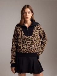 Sweter w panterkę z domieszką wełny - wielobarwny. Swetry nierozpinane damskie Reserved, l, bez wzorów, z dzianiny, bez kołnierzyka, bez ramiączek. W wyprzedaży za 119.99 zł.
