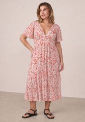 Różowa Taliowana Sukienka Casual w Kwiaty z Wiskozą Myrassa. Czerwone sukienki damskie Born2be, na co dzień, uniwersalny, bez wzorów, z wiskozy, casualowe, bez kołnierzyka, bez ramiączek, maxi, proste. Za 189.99 zł.