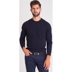 GRANATOWY SWETER JOOP! JEANS. Niebieskie swetry męskie Joop! Collection, l, z aplikacjami, z jeansu, klasyczne, bez kołnierzyka, bez ramiączek. Za 699.50 zł.