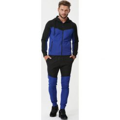 Niebieski Komplet Dresowy Rayne. Niebieskie bluzy męskie Born2be, l, bez wzorów, z dresówki, bez ramiączek, z kapturem. Za 109.99 zł.