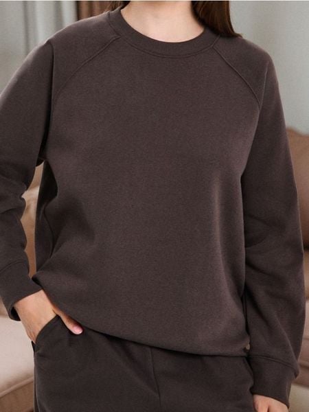 Bluza crewneck - brązowy. Brązowe bluzy damskie Sinsay, l, bez wzorów, bez ramiączek, bez kaptura. W wyprzedaży za 27.99 zł.