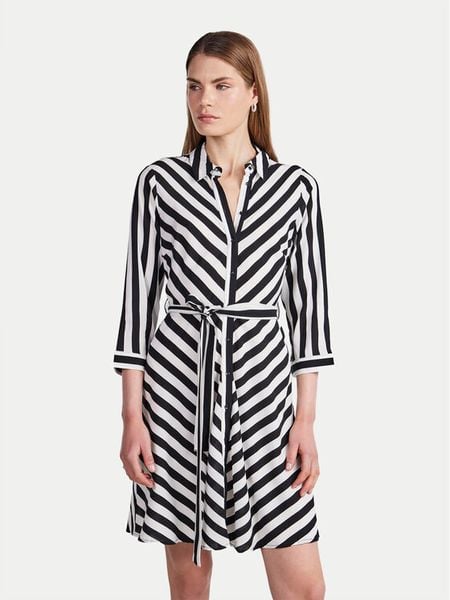 YAS Sukienka koszulowa Savanna 26030247 Czarny Loose Fit. Czarne sukienki damskie YAS, l, bez wzorów, z wiskozy, bez kołnierzyka, bez ramiączek, koszulowe. Za 159.99 zł.