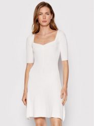 Guess Sukienka codzienna W2YK53 Z30K0 Biały Flare Fit. Białe sukienki damskie Guess, na co dzień, xs, z aplikacjami, z wiskozy, bez kołnierzyka, bez ramiączek, proste. Za 329.99 zł.