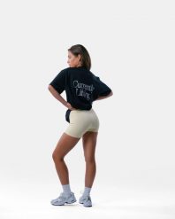 Damski oversize'owy T-shirt bawełniany – Currently Lifting – czarny. Czarne t-shirty damskie AESTHETICWOLF, m, bez wzorów, z bawełny, bez kołnierzyka, bez ramiączek. Za 129.99 zł.