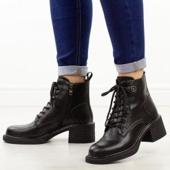 Czarne skórzane botki damskie na obcasie DiA 42-79. Czarne botki damskie DiA, na jesień, bez wzorów, ze skóry, eleganckie, z okrągłym noskiem, bez obcasa, na obcasie, bez zapięcia. W wyprzedaży za 314.10 zł.