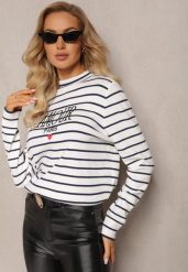 Biały Sweter Golf w Paski z Ozdobnym Haftem Olylla. Białe swetry nierozpinane damskie Renee, bez wzorów, z dzianiny, casualowe, bez kołnierzyka, bez ramiączek. Za 119.99 zł.