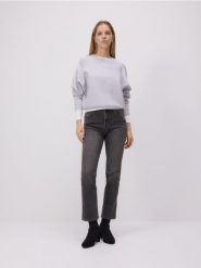 Jeansy straight - szary. Szare jeansy damskie Reserved, bez wzorów, z bawełny. W wyprzedaży za 59.99 zł.