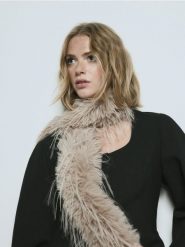 Szalik ze sztucznego futerka - brązowy. Brązowe szaliki damskie Reserved, bez wzorów. Za 99.99 zł.