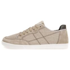 Geox tenisówki męskie Walee 40, beżowe. Brązowe buty sportowe męskie Geox, bez wzorów, bez zapięcia, tenisowe. W wyprzedaży za 277.00 zł.
