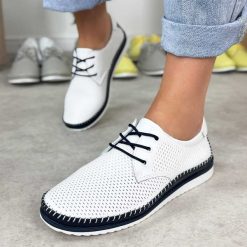 Białe wt/nv skórzane ażurowe półbuty damskie T.Sokolski W26-01. Białe półbuty damskie Sokolski, na lato, w ażurowe wzory, z jeansu, eleganckie, z okrągłym noskiem, bez obcasa, bez zapięcia. Za 209.00 zł.