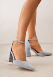 Niebieskie Czółenka z Imitacji Zamszu na Słupku z Noskiem w Szpic Violetto. Niebieskie czółenka damskie Born2be, bez wzorów, z jeansu, biznesowe, bez obcasa, na słupku, bez zapięcia. Za 89.99 zł.