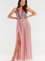 Sukienka Model A486 Pink - awama. Różowe sukienki damskie Awama, na wesele, l, z aplikacjami, z elastanu, eleganckie, bez kołnierzyka, plus size, bez ramiączek, maxi. Za 610.80 zł.