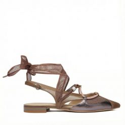 Czółenka PINKO. Brązowe czółenka damskie Pinko, bez wzorów, bez obcasa, bez zapięcia. Za 1,079.00 zł.