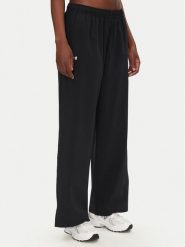 Under Armour Spodnie dresowe Rival 1386453 Czarny Wide Leg. Czarne spodnie dresowe damskie Under Armour, bez wzorów, z dresówki. Za 149.99 zł.