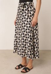 Czarna Rozkloszowana Spódnica w Retro Wzór z Dużą Zawartością Wiskozy Sepho. Czarne spódnice damskie Born2be, l, bez wzorów, z wiskozy, eleganckie, midi, koszulowe. Za 99.99 zł.