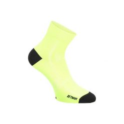 Skarpetki na rower ROADR 500. Czarne skarpetki damskie B'TWIN, bez wzorów, z elastanu. Za 19.99 zł.