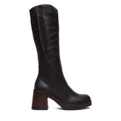 Kozaki Rieker. Brązowe kozaki damskie Rieker, bez wzorów, bez obcasa, na słupku, bez zapięcia. Za 429.99 zł.
