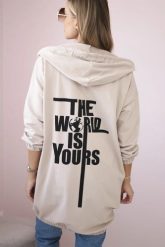 Bluza z nadrukiem "The world is yours" jasny beżowy. Brązowe bluzy damskie KESI, l, bez wzorów, z bawełny, bez ramiączek, bez kaptura. Za 238.37 zł.
