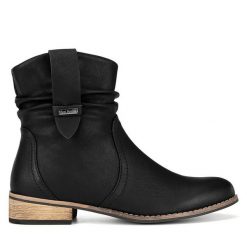 Botki Clara Barson. Czarne botki damskie Clara Barson, bez wzorów, bez obcasa, na płaskiej podeszwie, bez zapięcia. Za 149.99 zł.