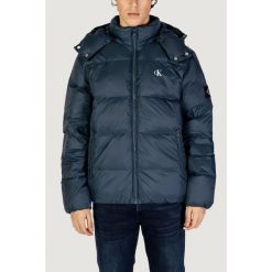 Kurtka puchowa Mężczyzna CALVIN KLEIN ESSENTIALS DOWN. Niebieskie kurtki męskie Calvin Klein, m, bez wzorów, z poliamidu, bez kaptura. W wyprzedaży za 624.40 zł.