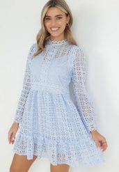 Jasnoniebieska Koronkowa Sukienka Mini z Falbanką Kamari. Niebieskie sukienki damskie Born2be, na wesele, na lato, m, bez wzorów, z koronki, bez kołnierzyka, bez ramiączek, mini. Za 189.99 zł.